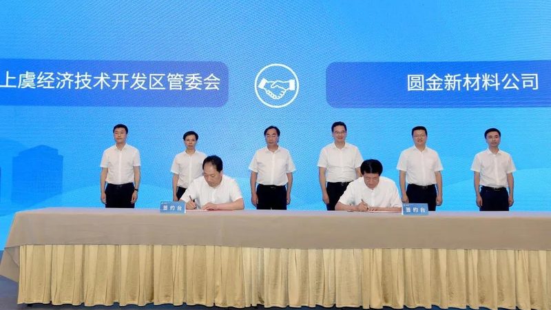 化工原料种类繁多，性质各异，因此分区储存时应遵循以下原则：